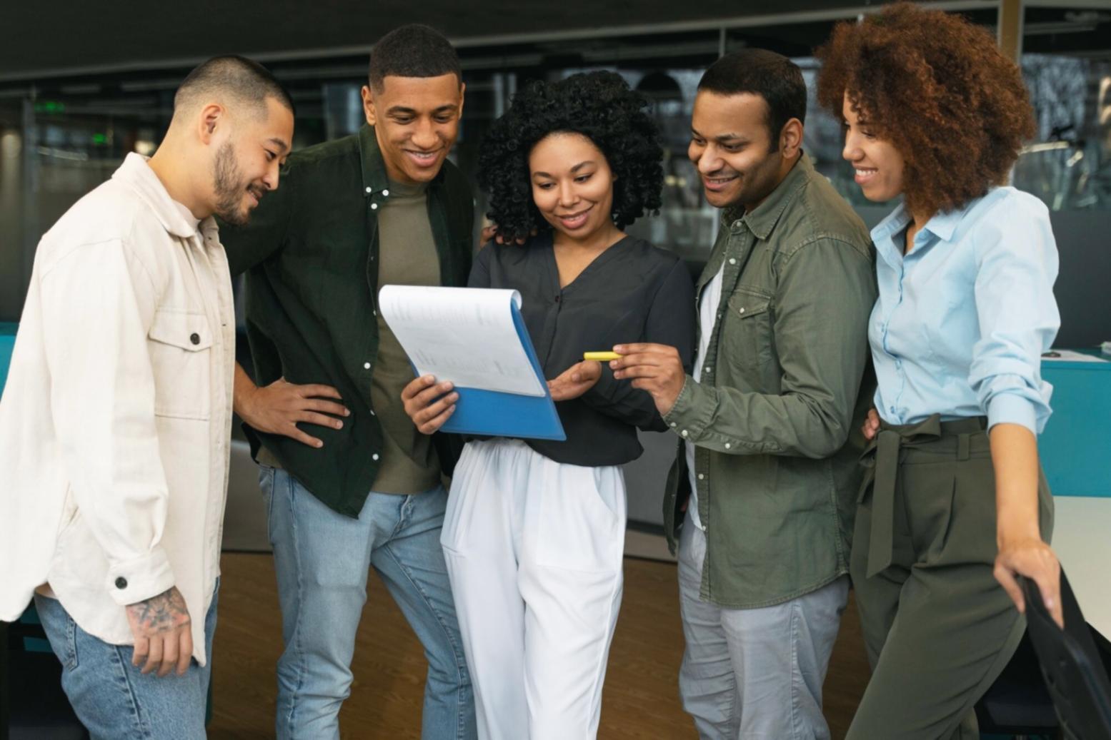 Workspace profesional con informes de liquidez y planificación de tesorería